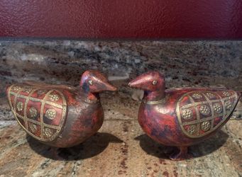 2 Decorative Bird Figurines
