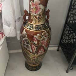 1 Tall Chinese Collectible Vase. No Chips No Cracks. Pick Up In Jupiter.