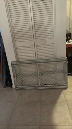 Adjustable Baby/ Pet gate