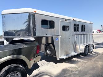 3 horse trailer