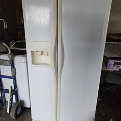 Refrigerator  ( Free Local Delivery  )