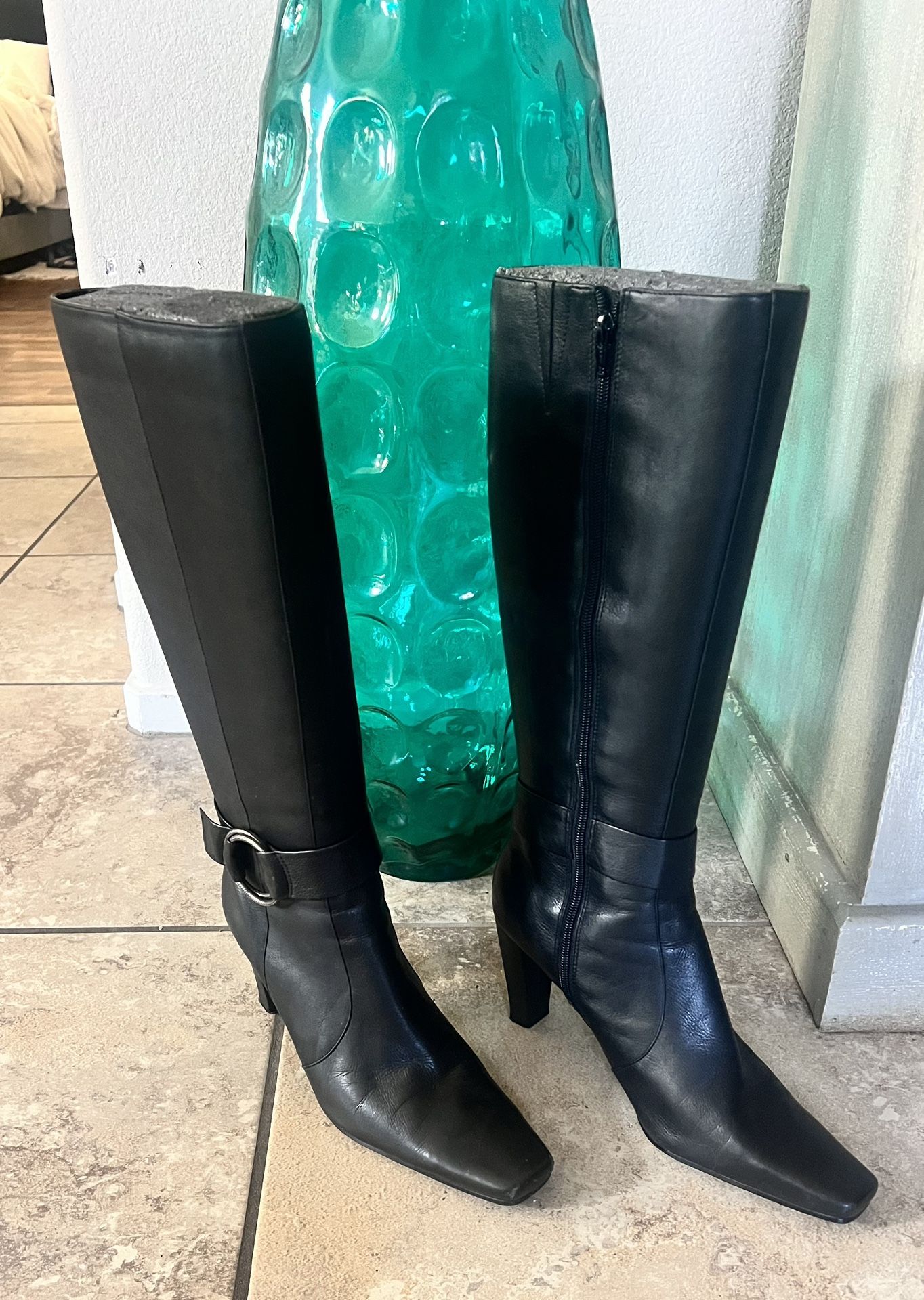 Bandolino Knee High Boots Size 9