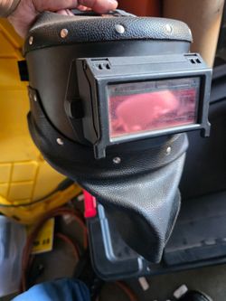 Welding helmet