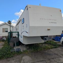 1999  5th Wheel Trailer (New Vision)