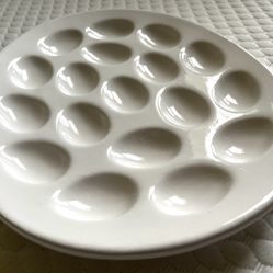 LIKE NEW ceramic Deviled Egg Platter, 18 eggs fit this tray