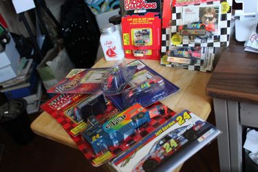 8 Jeff Gordon #24 Diecasts and Note Cards