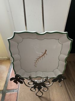 DECORATIVE HANGING PLATES