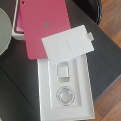 Unopened   NEW IPad 10th Gen WiFi 64 GB 