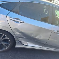 2020 Honda civic door could be fixed or for parts