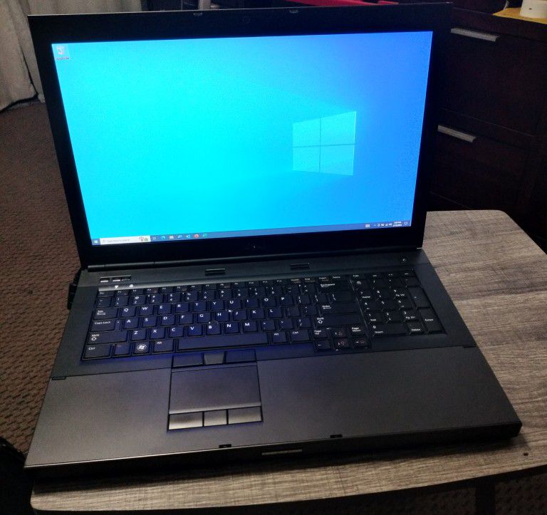 Dell i7 laptop with a 512GB SSD, 32GB RAM, a backlit keyboard & charger for $279.99 obo