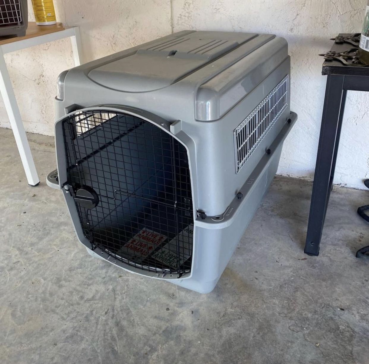 Petmate Sky Kennel Pet Carrier - 40 Inch for Sale in Las Vegas, NV - OfferUp