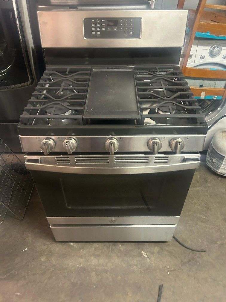 GE Gas Stove W/ Convention Oven