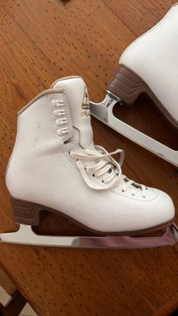 Jackson mystique figure skates