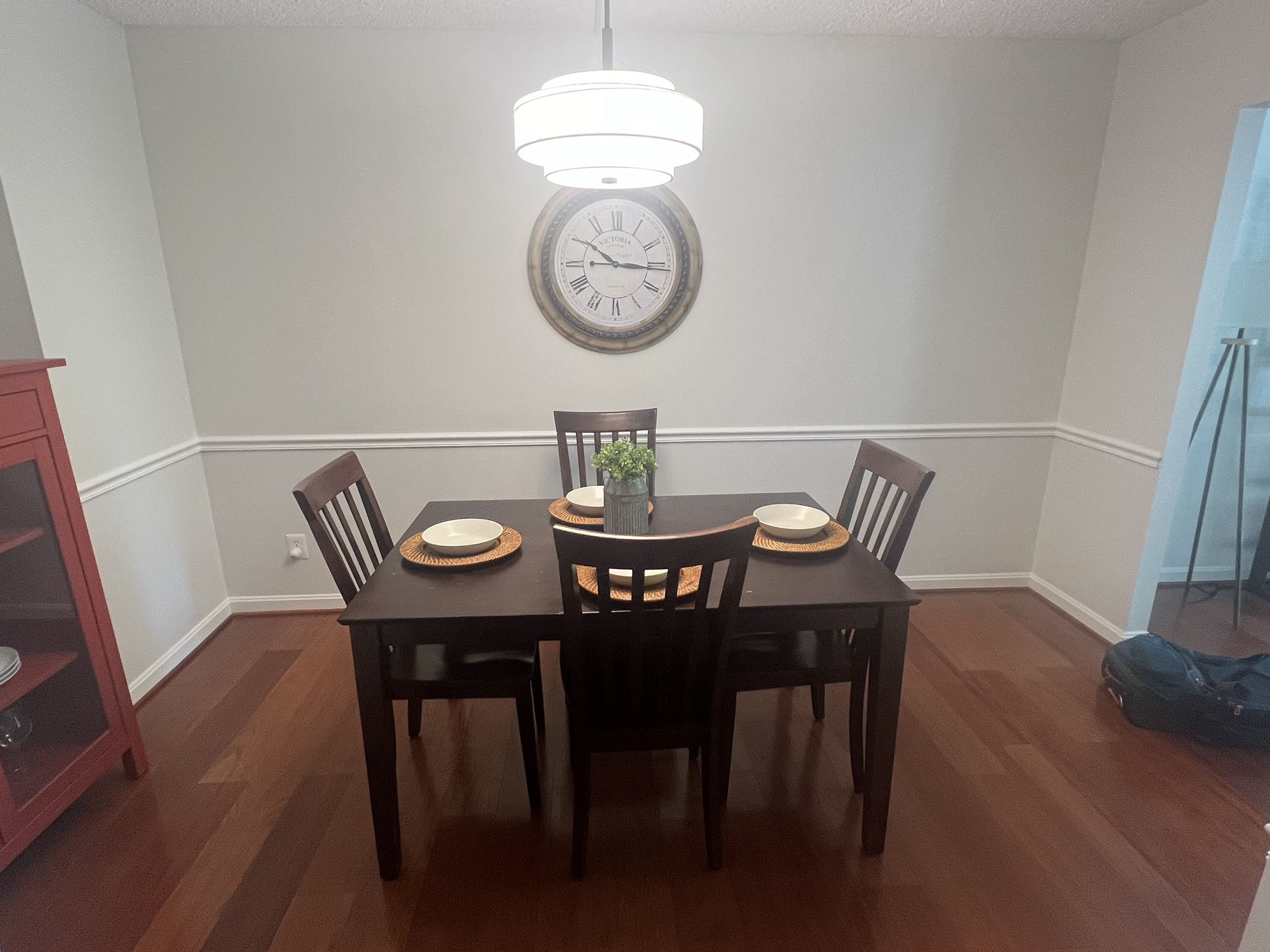Dining Table With Leaf And 6 Chairs 
