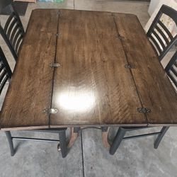 Beautiful Farm House Table 4 Chairs 