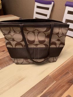 Dark brown signature coach purse!!