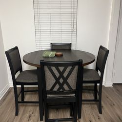 🍽️ Modern Dining Table with 4 Chairs