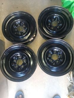 Stock rims 15x5 Chevy 5lug 4.75 $400 with 3 cross bar 15inch hub caps