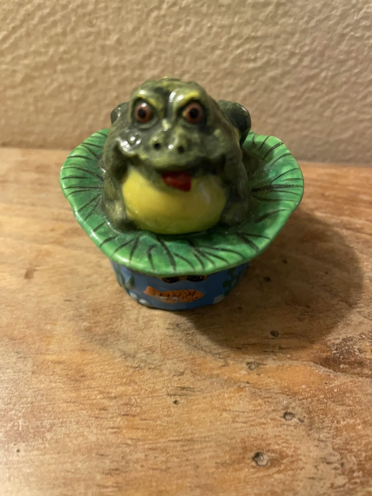 Frog trinket box. No chips no cracks. Very nice.