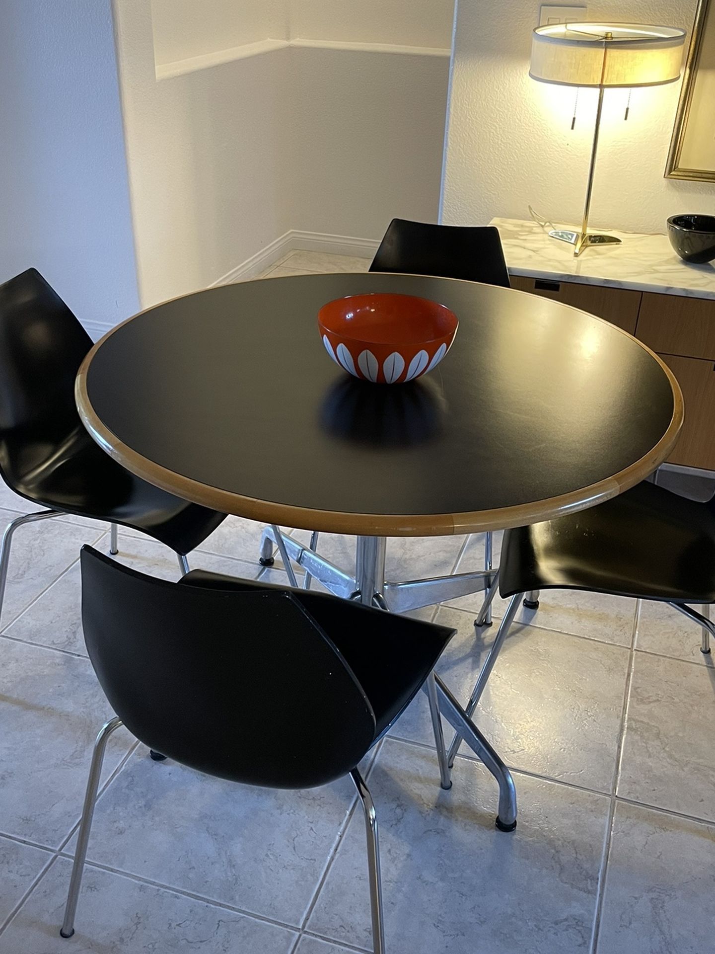 Herman Miller Table With 4 Italy Kartel “MAUI” Chairs Mid Century Style