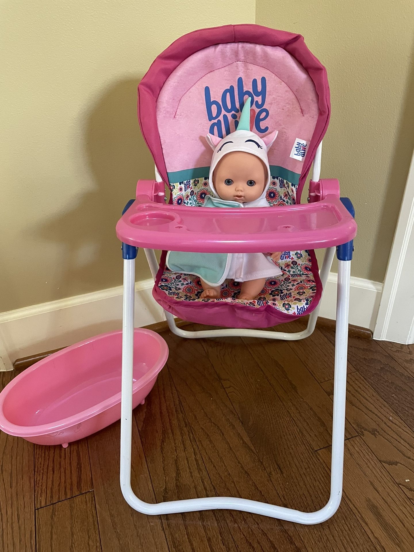 Baby Alive Doll With Hair Chair, Bathtub & Unicorn Bathrobe