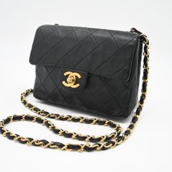𝐂𝐇𝐀𝐍𝐄𝐋   Single Flap Mini Matelasse 17 Chain Shoulder Bag