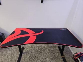 Arozzi Gaming Desk