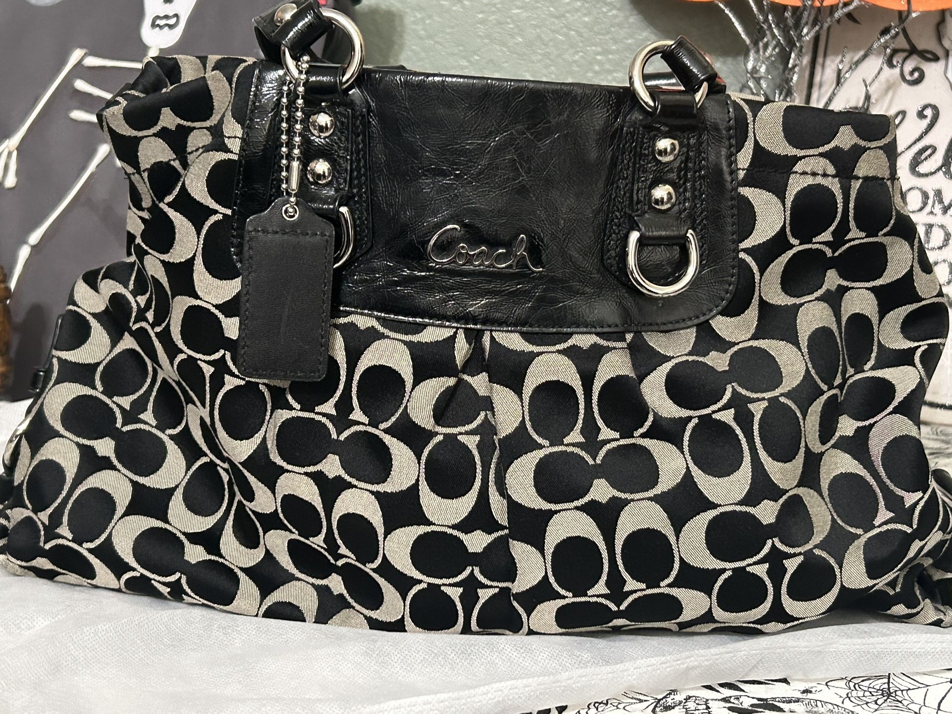 Coach  Signature Purse