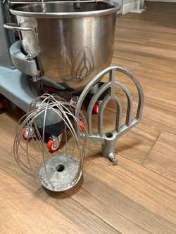 Hobart HL 200  Commercial Stand Mixer with two attachments Mixer bowl in excellent working condition