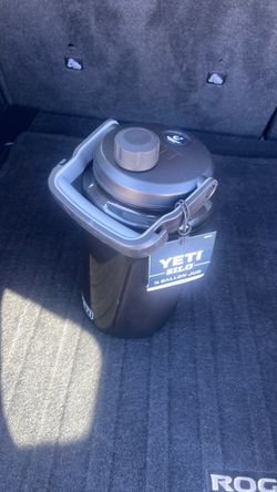 YETI Silo Half Gallon Jug Black