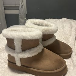 Juicy Couture Boots /Brown 