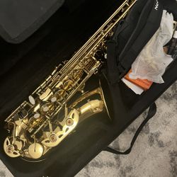 Saxophone $400