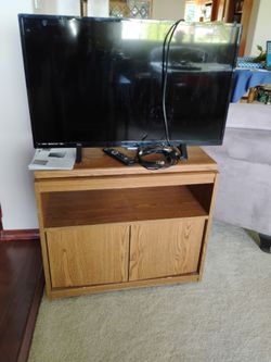 Philips 29x17 inch TV and/or a swivel top cabinet