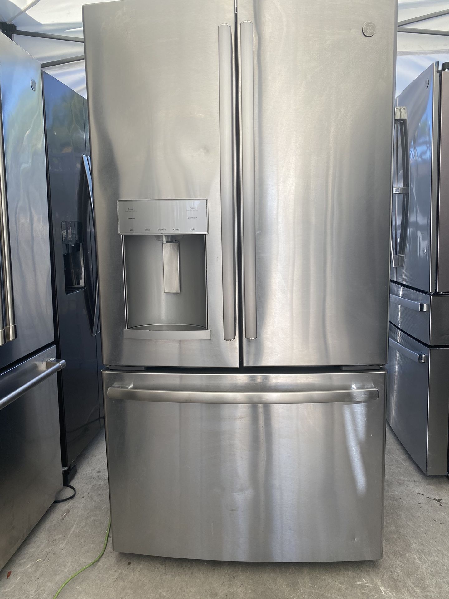 General Electric beautiful stainless steel refrigerator French door everything works perfectly first come first served 