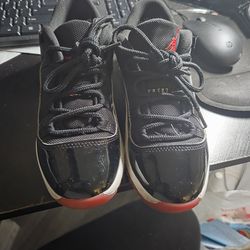 Nike Air Jordan 11 Retro Low Bred size 3y