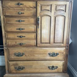 Dresser / Armoire