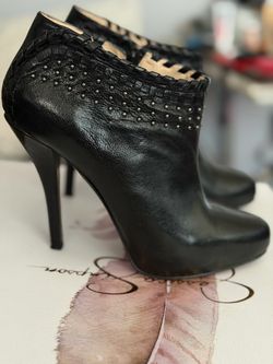 Women’s bootie heels sz 7