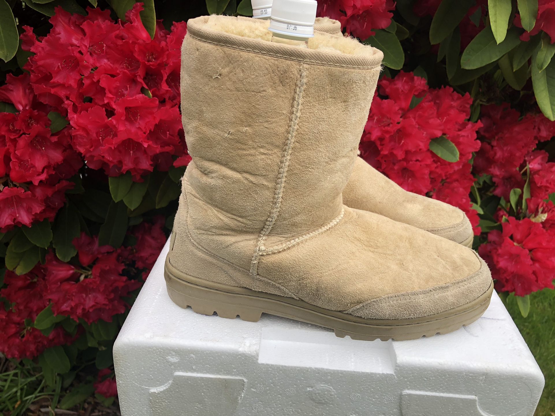 UGG Ultra Short Womens New Zealand 5225 Chestnut Sheepskin Boots Sz W9