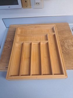 Bamboo adjustable silverware tray
