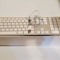 Apple Wired Aluminum Keyboard with Numeric Keypad (A1243) 