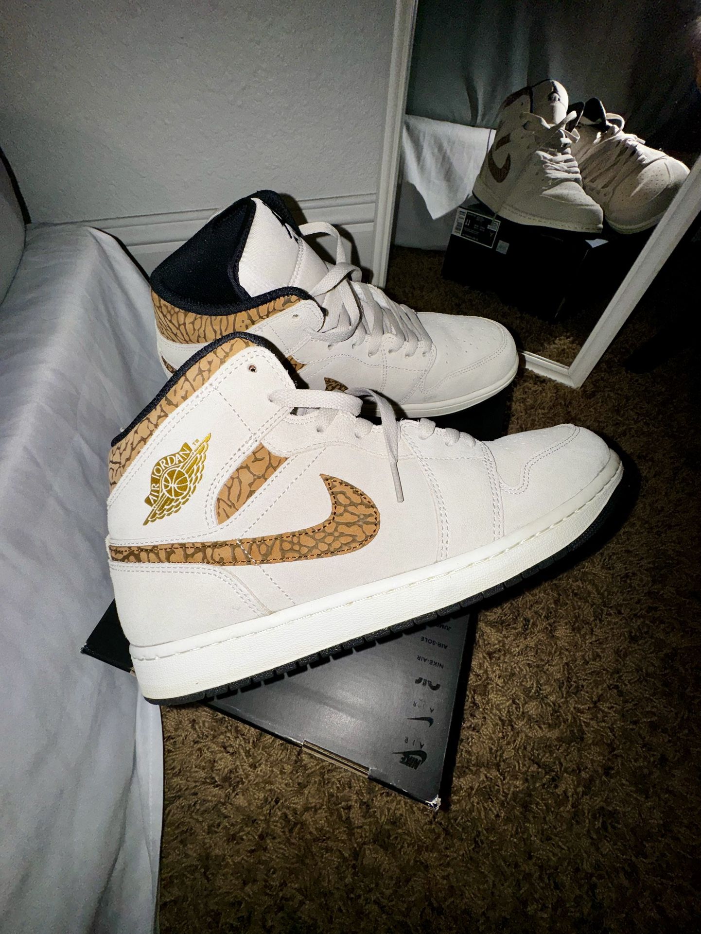 Air Jordan 1 MID SE