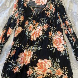 Billabong Size Small Dress With Long Sleeves