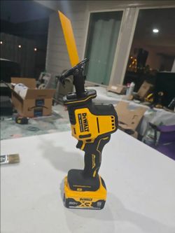 🔥$150 PRICE IS FIRM🔥 Dewalt ATOMIC 20V MAX Compact Reciprocating Saw & 5.0Ah Battery (No Charger)