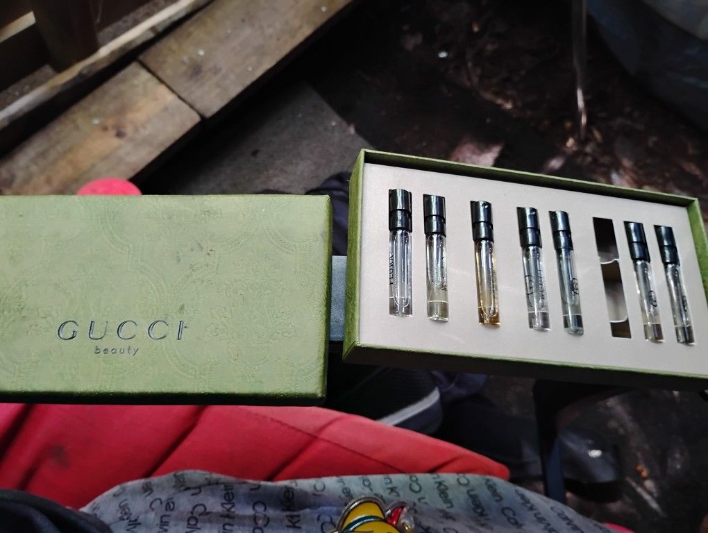 Gucci Beauty 8 fragrance set Retails $50(missing 1 fragrance, only 7)