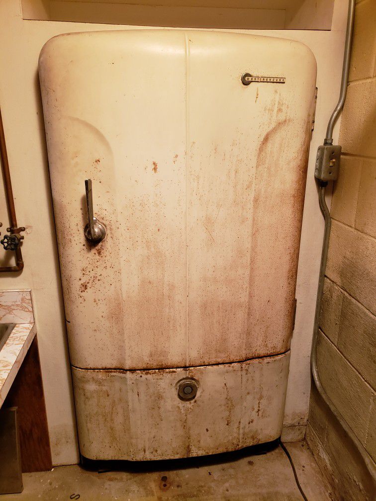 Westinghouse Model L7 Refrigerator.  Late 1940's! 