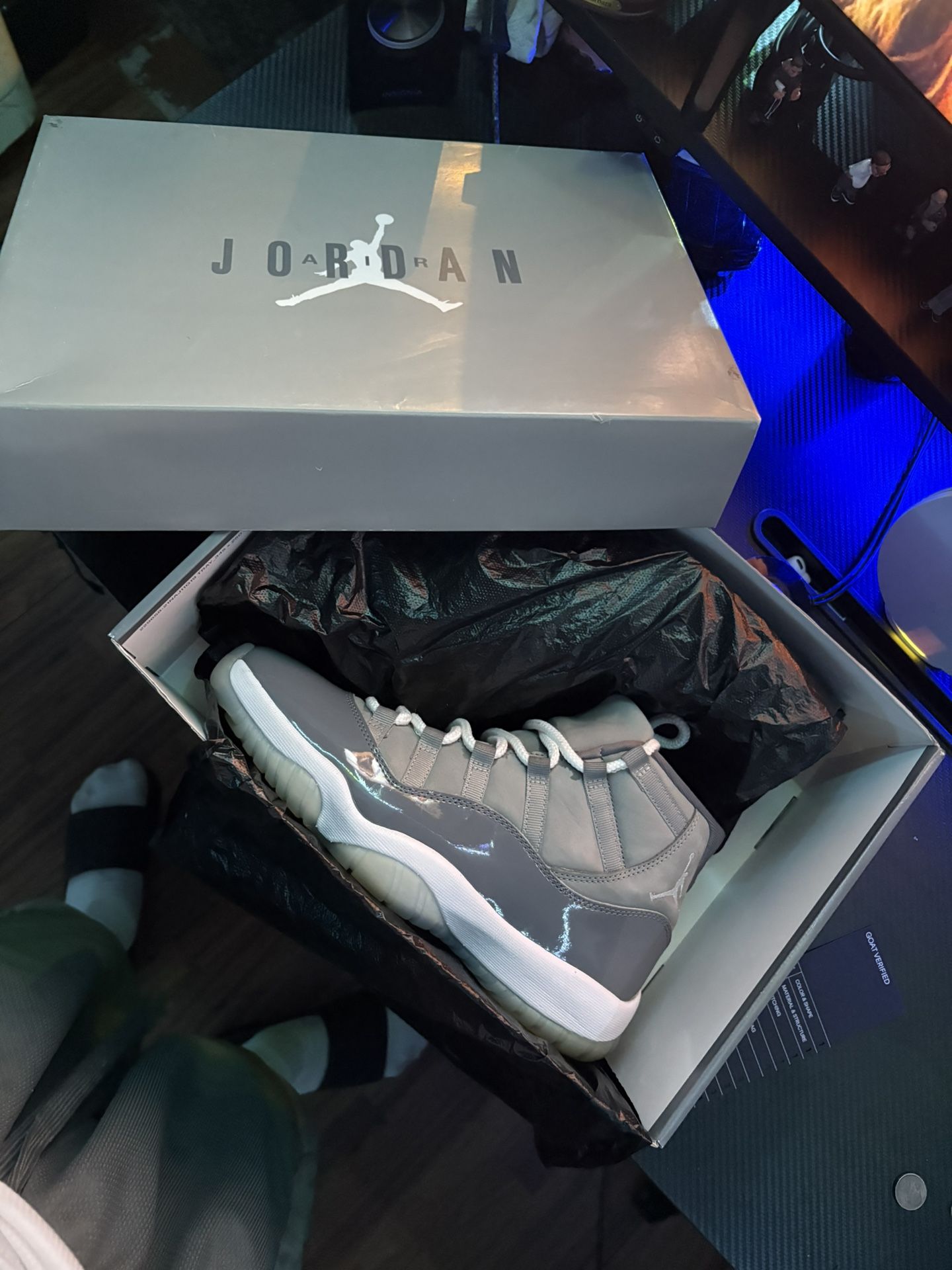 JORDAN 11s