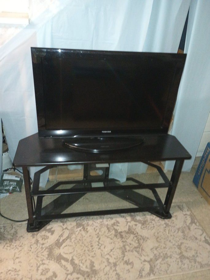 32" HDMI  TOSHIBA with table 