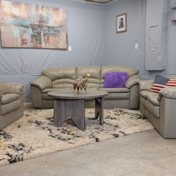 🛋️💥 Leather Sofa, Love Seat And Seat!💥 Free Delivery And Financing Available!