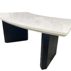 Bail Curved Lacquer White Executive Desk With Wood Black Base 