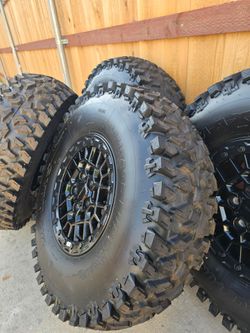 RZR PRO R WHEELS BEADLOCK AND TIRES MAXXIS NEW PRICE 600
